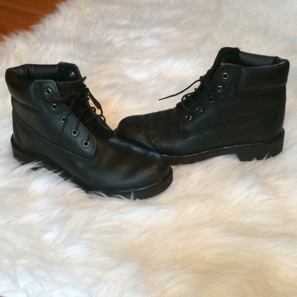 TIMBERLAND black leather boots